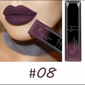 Long lasting matte lipstick